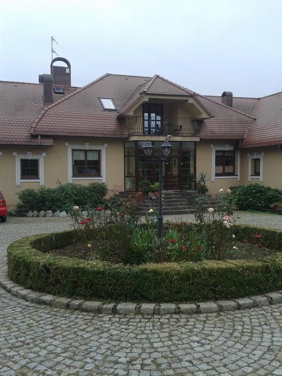 Отель Gosciniec Sloneczny Drzonkow Экстерьер фото